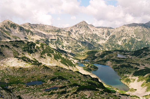 От ляво на дясно - връх Муртов, Хвойнати и Вихрен